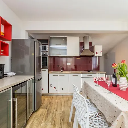Vila House Brzac