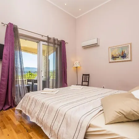 Vila House Brzac