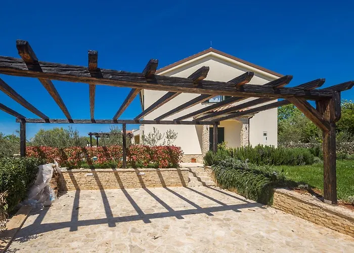 Vila House Brzac